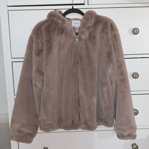 NWOT Faux fur coat